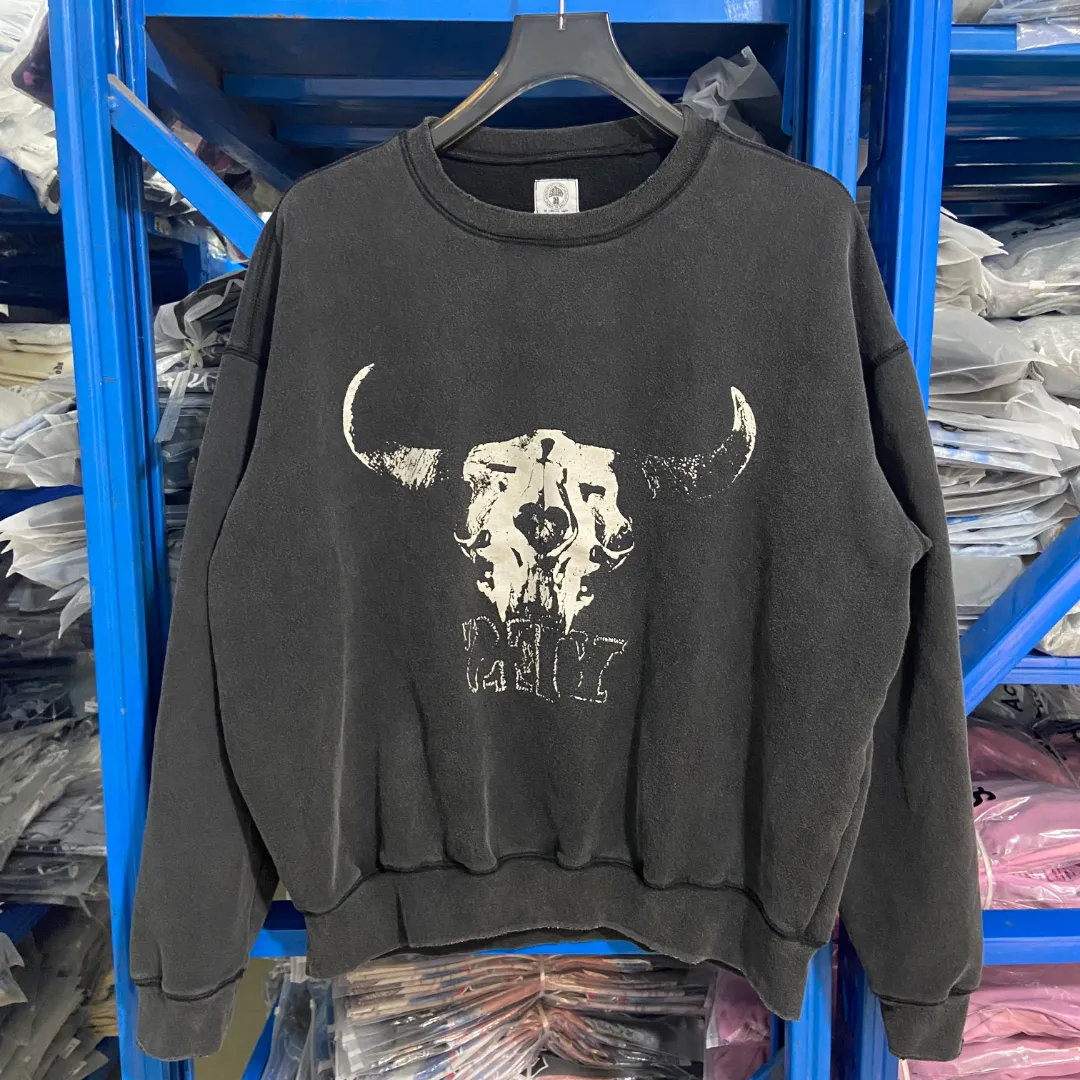New arrival🆕saint michael American devil print vintage washed and distressed loose round neck pullover plus velvet long-sleeved sweatshirt Fabric: 420g Style number: SM619 Size: S-M-L-XL Color: Black Price: P198